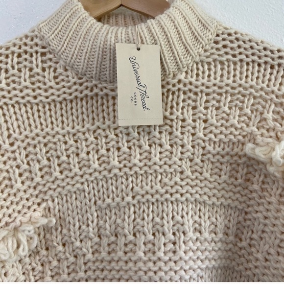 Universal thread sweater NWT - Picture 3 of 6